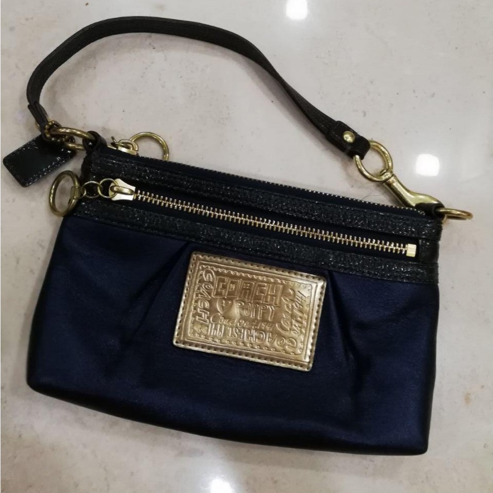 Coach Poppy lamb leather Wristlet Authentic.